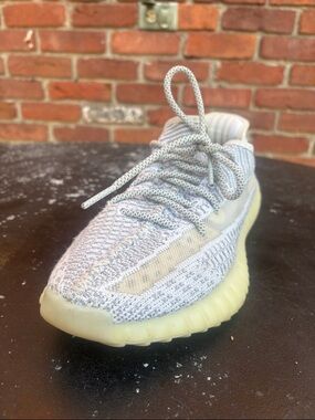 Adidas Yeezy Men’s Light Gray Knit Sneakers with Pale Yellow Sole size 7